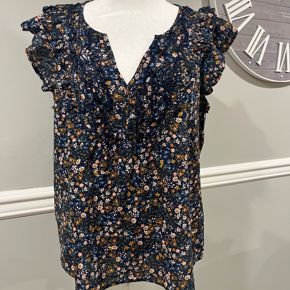 Old Navy Women's Top- Size Medium worn 1x ready to rotate